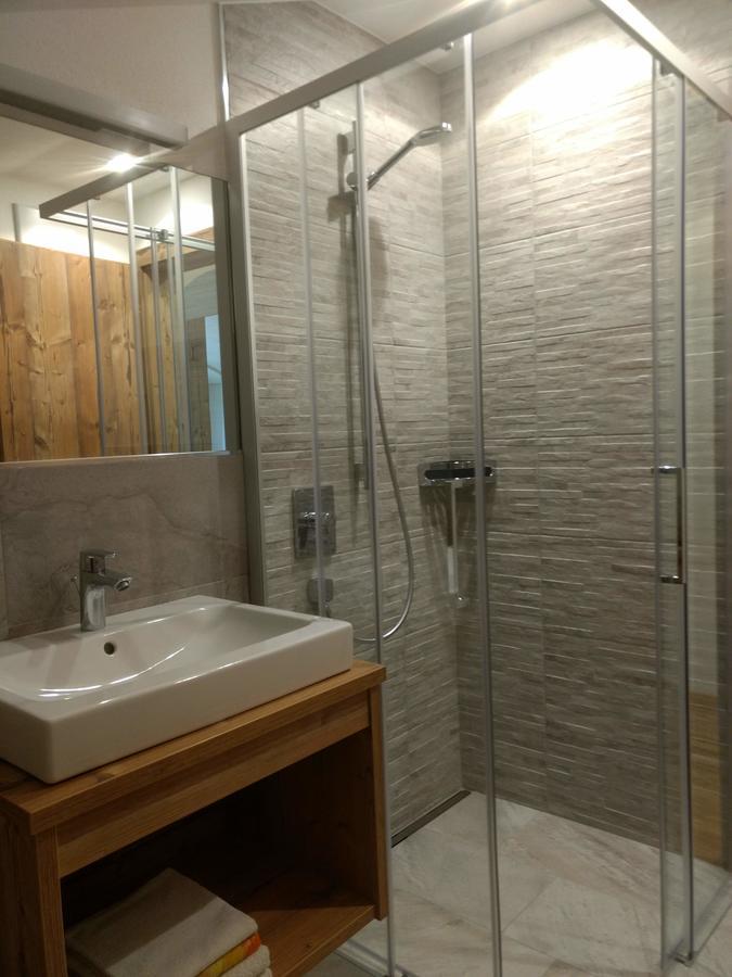 Single Room Bathroom,666861270:JPEG